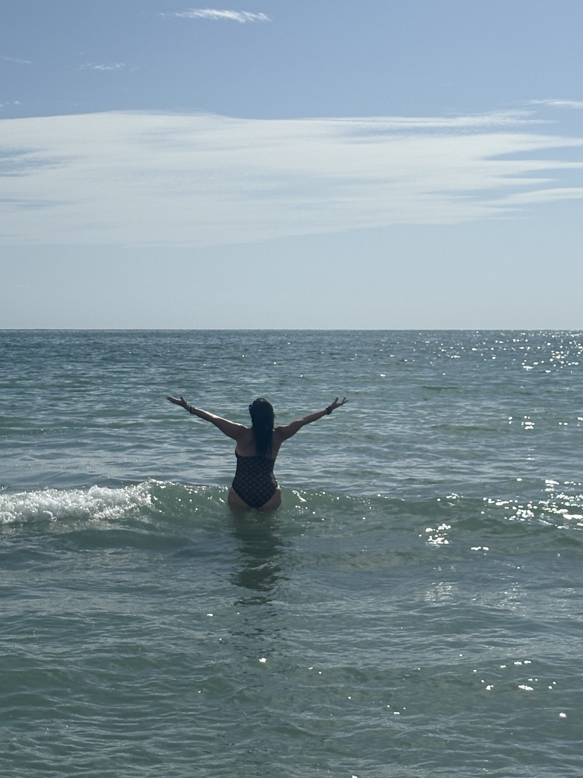 Amber singing codes to the waters